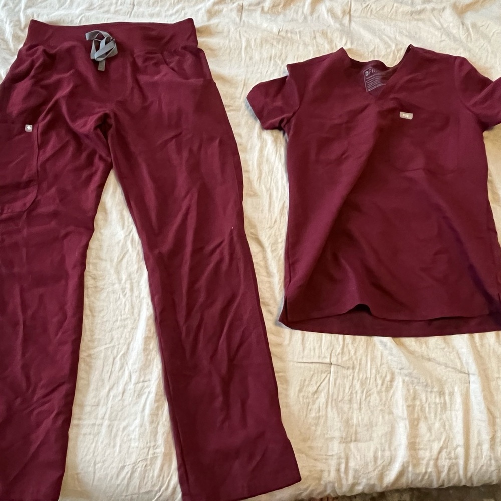 Figs Burgundy Scrub Set